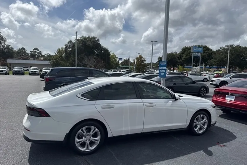 2025 Honda Accord LX photo 1