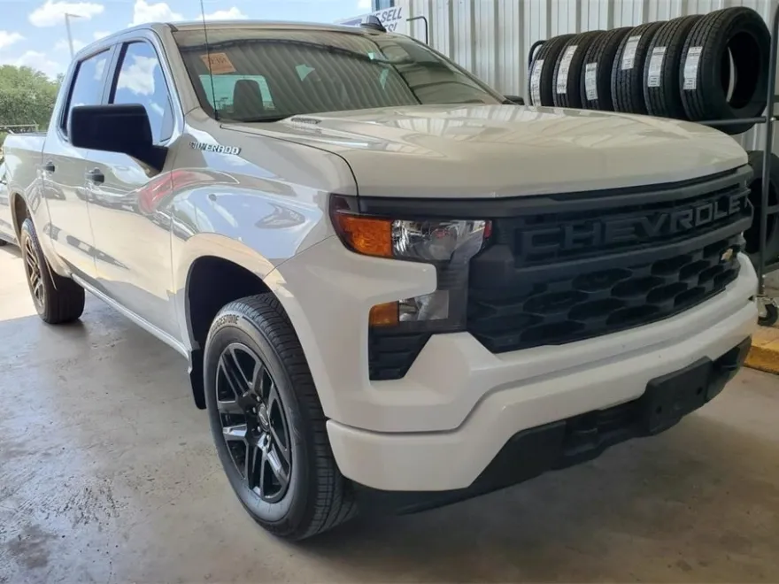 2025 Chevrolet Silverado 1500 Custom photo 1