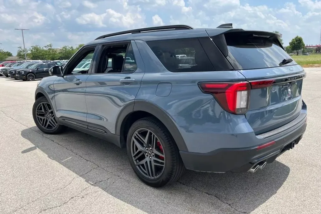 2025 Ford Explorer ST photo 1