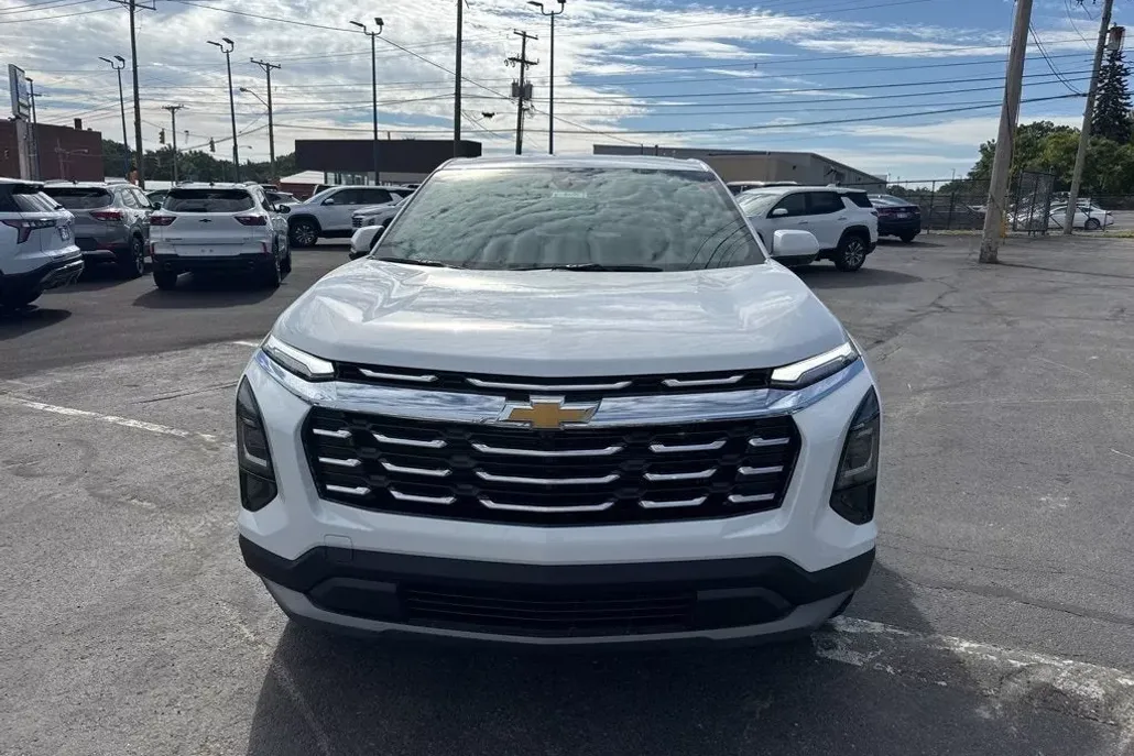 2026 Chevrolet Equinox LT photo 1