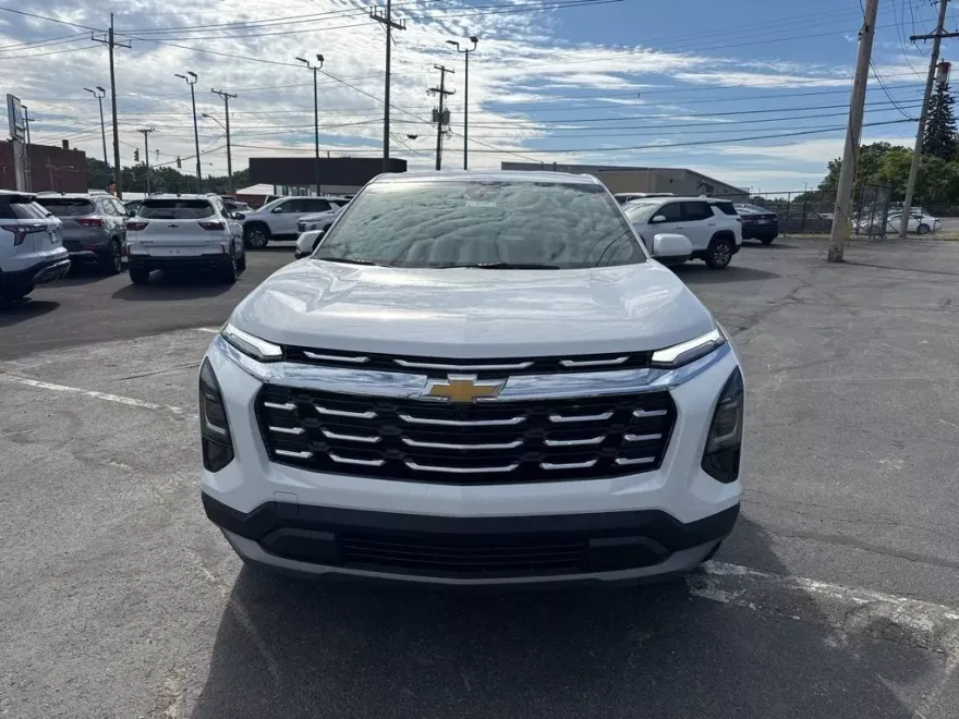2026 Chevrolet Equinox LT photo 1