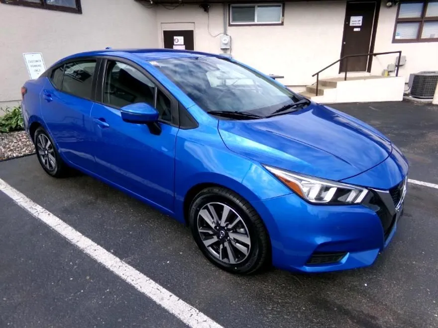 2021 Nissan Versa SV photo 1