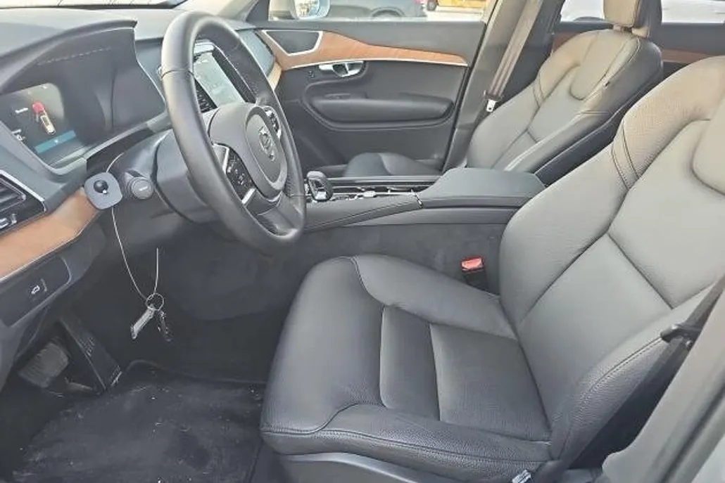 2025 Volvo XC90 Plus photo 1