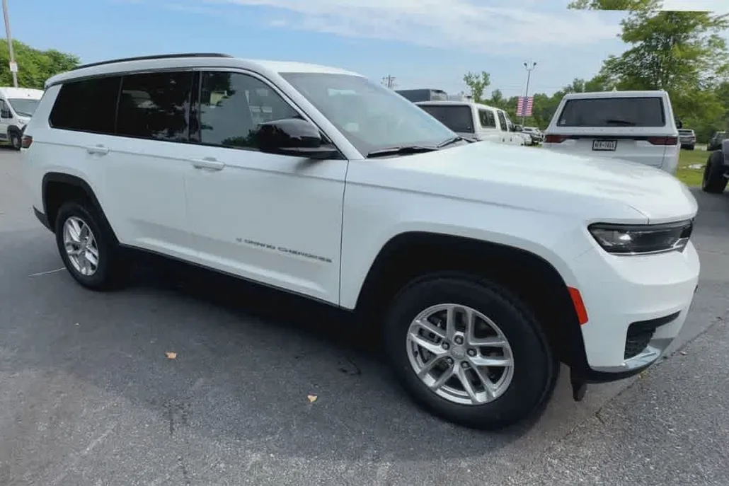 2025 Jeep Grand Cherokee Laredo X photo 1