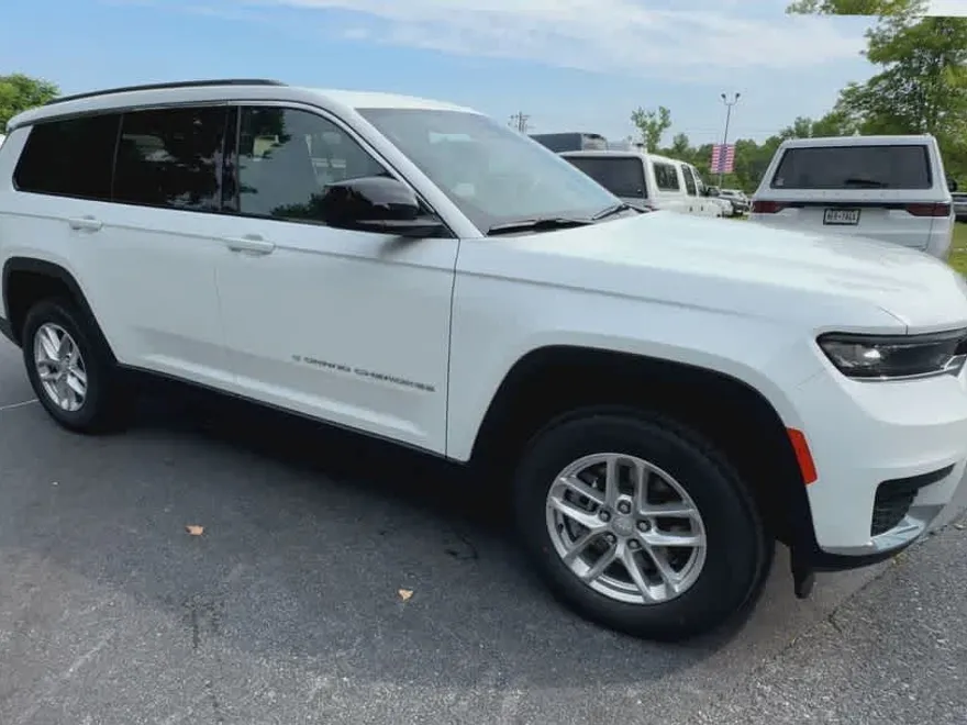2025 Jeep Grand Cherokee Laredo X photo 1