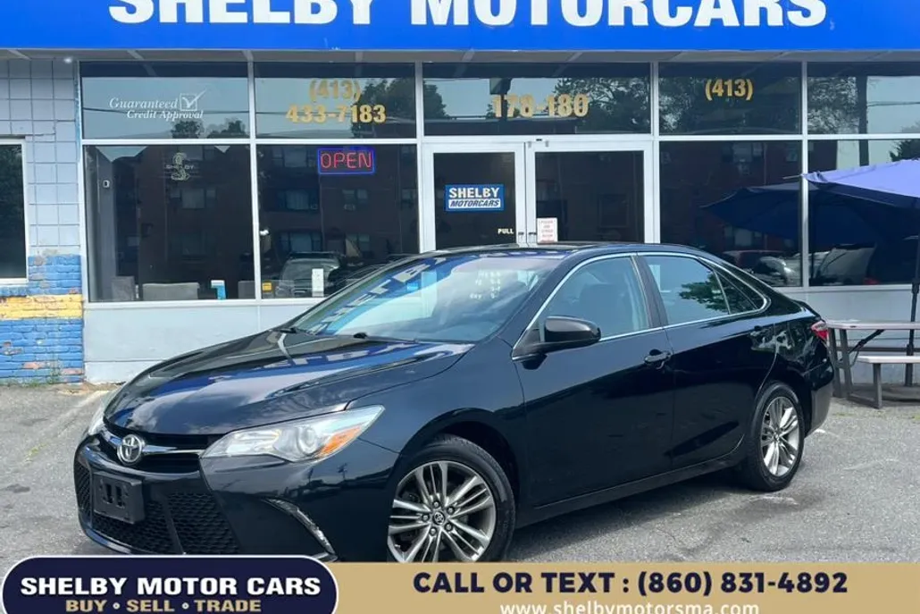 2016 Toyota Camry SE photo 1