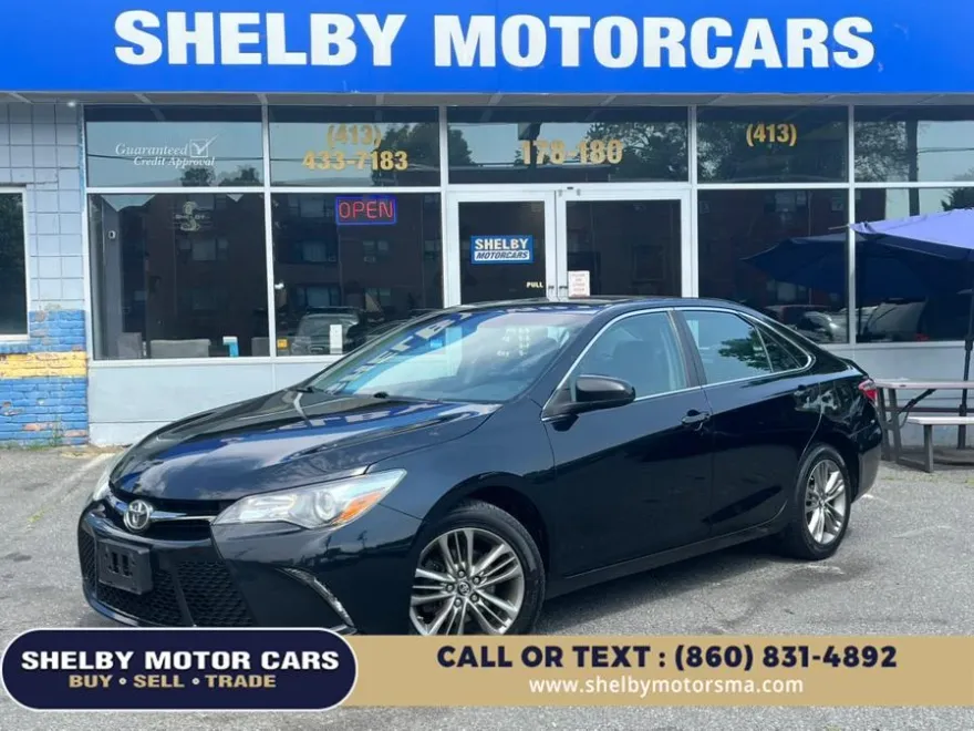 2016 Toyota Camry SE photo 1