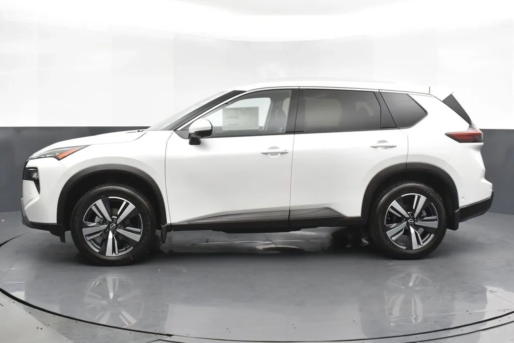 2025 Nissan Rogue SL photo 1