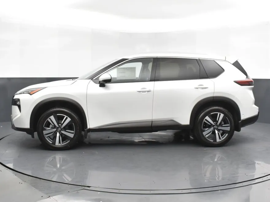 2025 Nissan Rogue SL photo 1