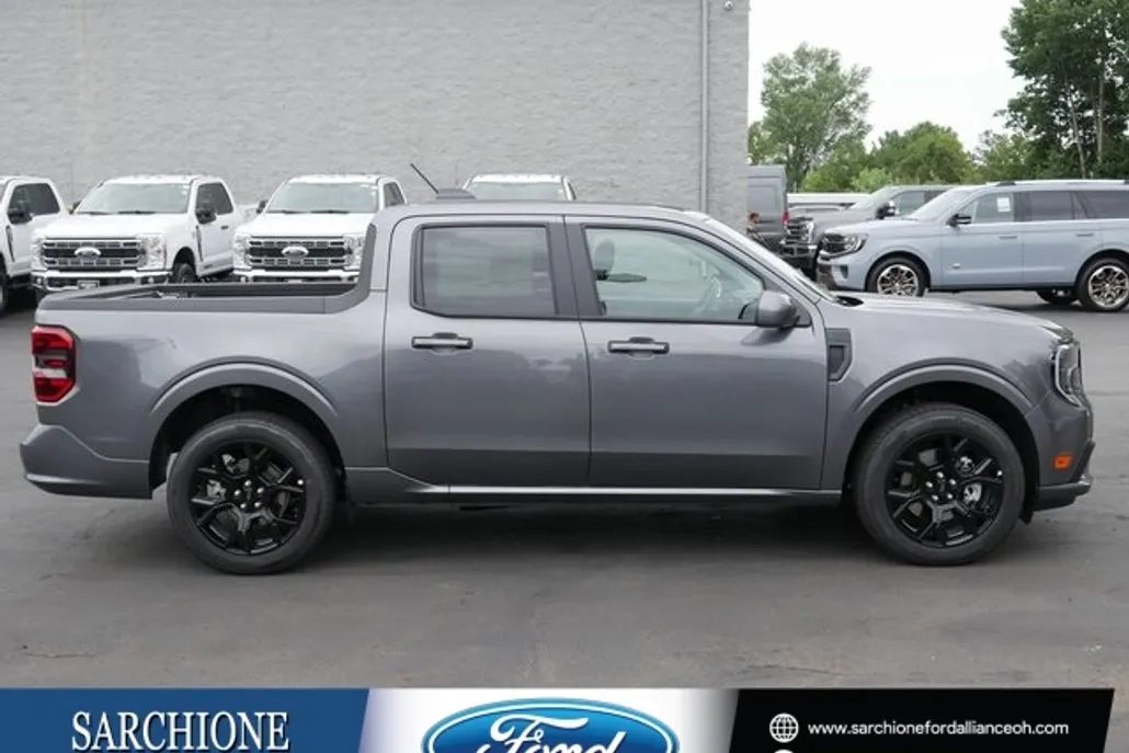 2025 Ford Maverick photo 1