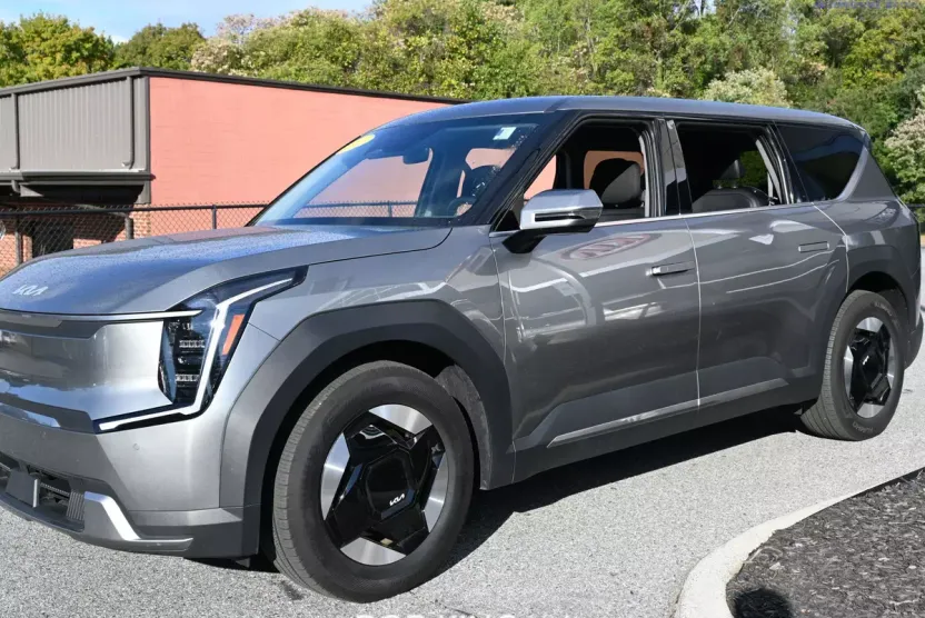 2024 Kia EV9 Light Long Range photo 1
