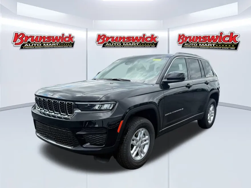 2025 Jeep Grand Cherokee Laredo photo 1