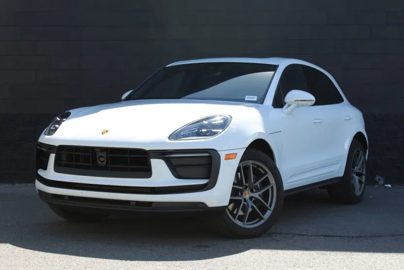 2023 Porsche Macan T photo 1