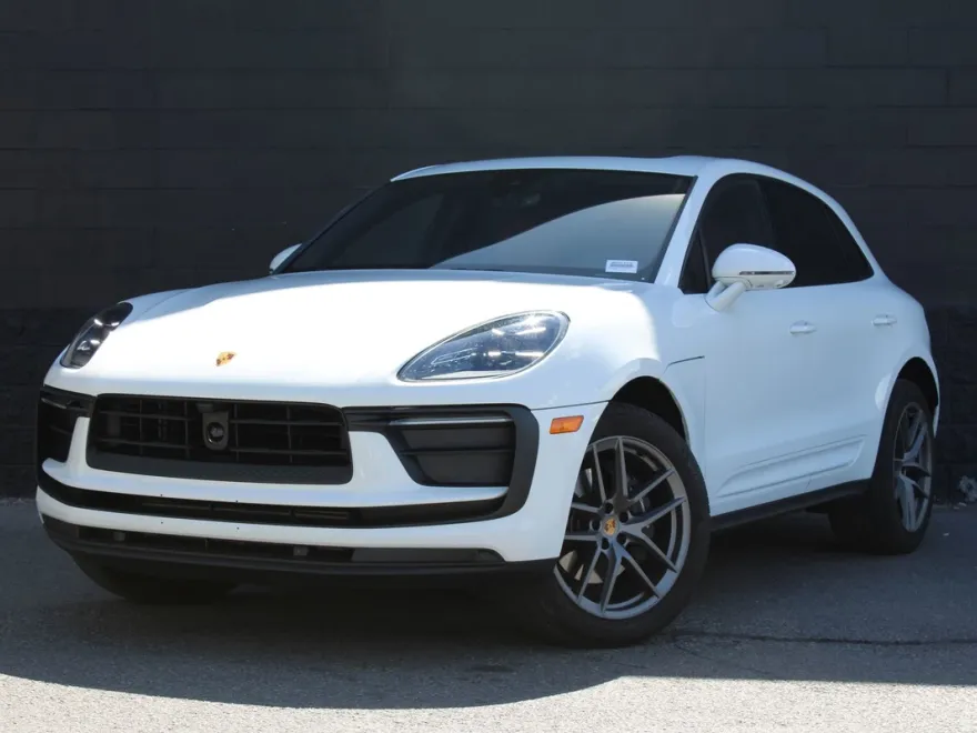 2023 Porsche Macan T photo 1