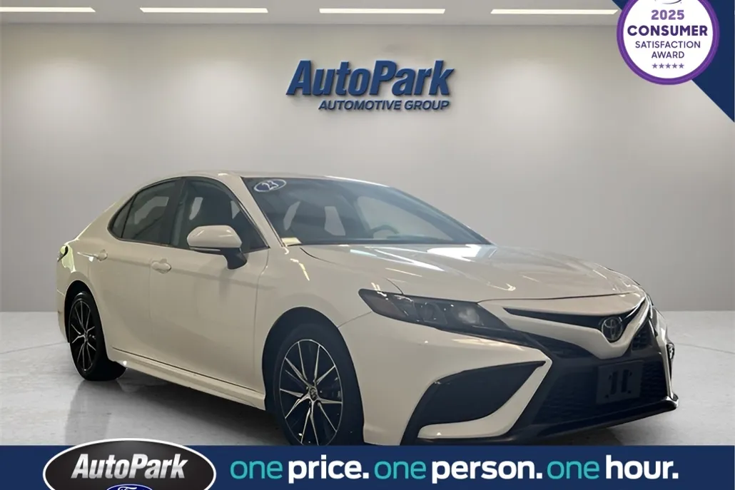 2023 Toyota Camry SE photo 1