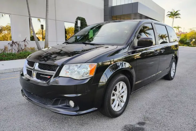 2019 Dodge Grand Caravan SXT photo 1