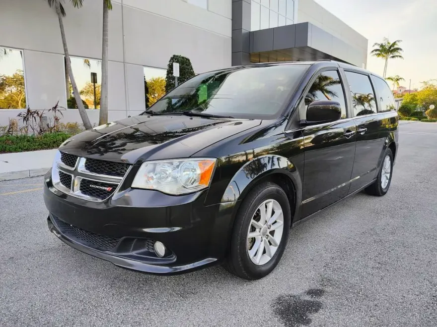 2019 Dodge Grand Caravan SXT photo 1