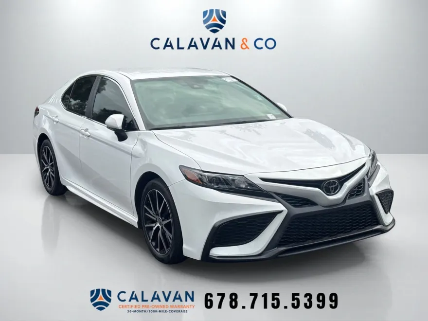 2022 Toyota Camry SE photo 1