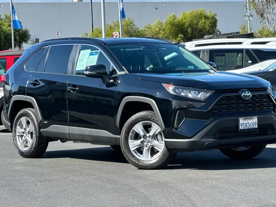 2022 Toyota RAV4 Hybrid LE photo 1