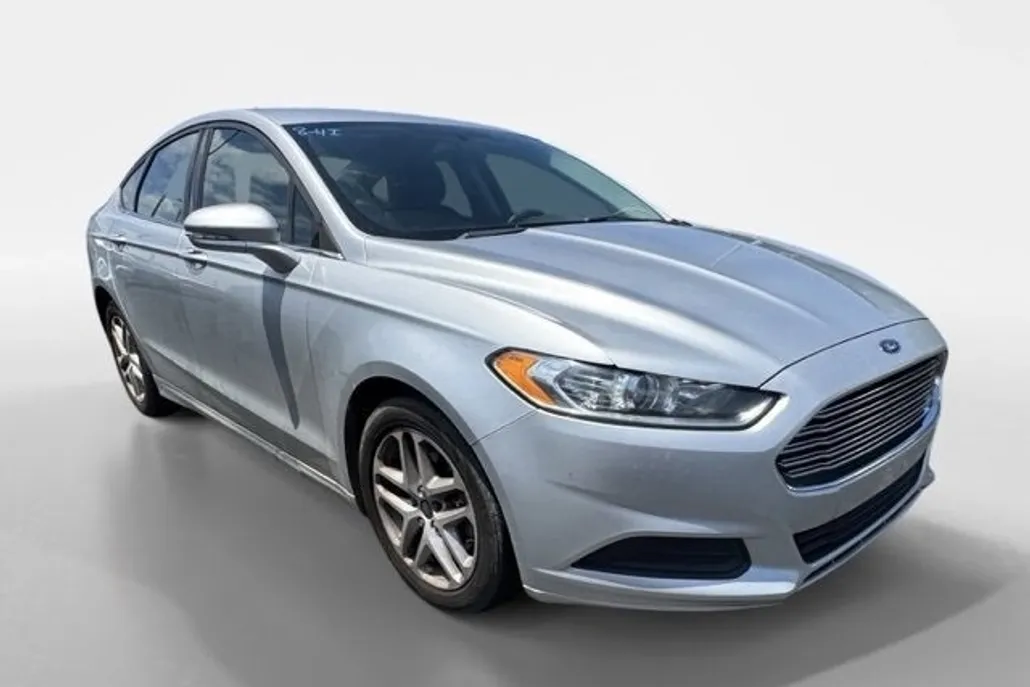 2016 Ford Fusion SE photo 1