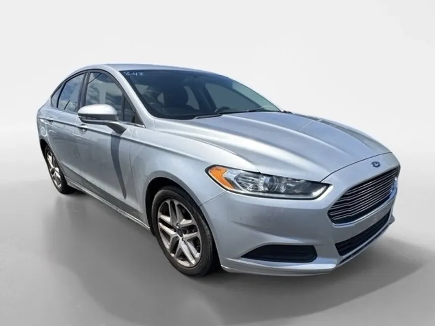 2016 Ford Fusion SE photo 1