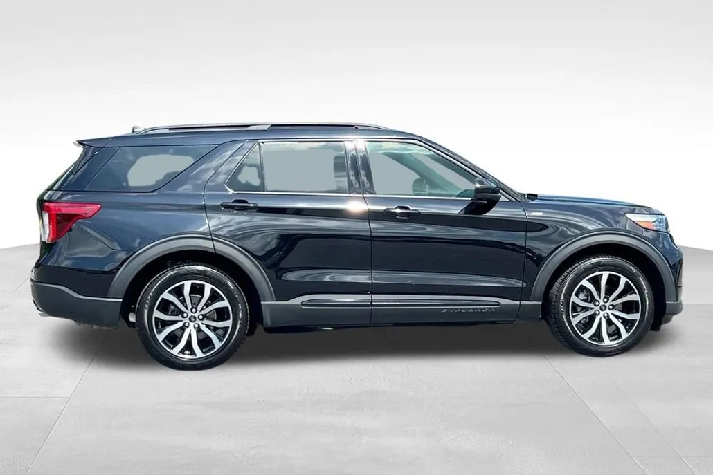 2023 Ford Explorer ST-Line photo 1