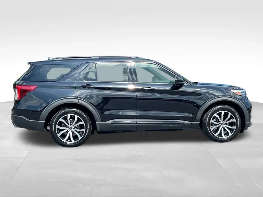 2023 Ford Explorer ST-Line photo 1