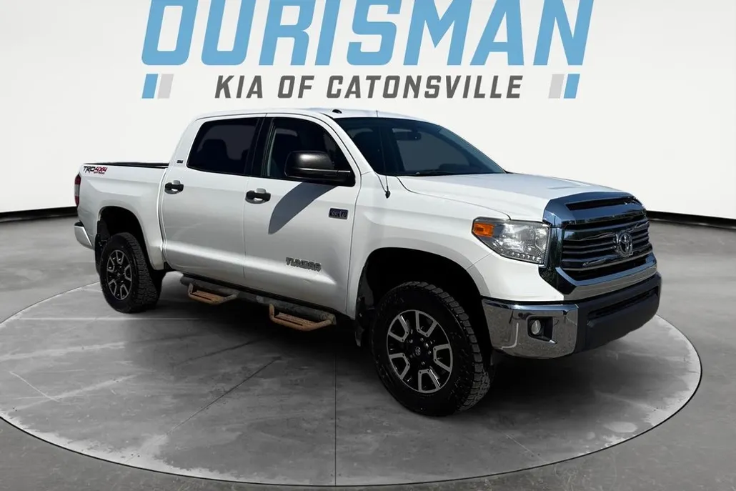 2017 Toyota Tundra SR5 photo 1
