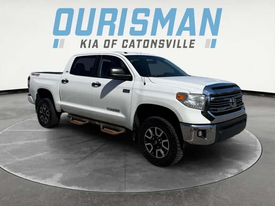 2017 Toyota Tundra SR5 photo 1
