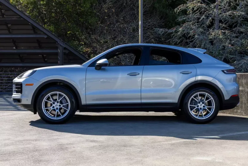 2025 Porsche Cayenne Coupe Base photo 1