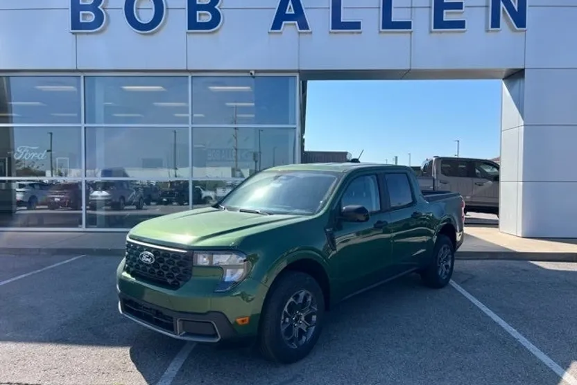 2025 Ford Maverick XLT photo 1