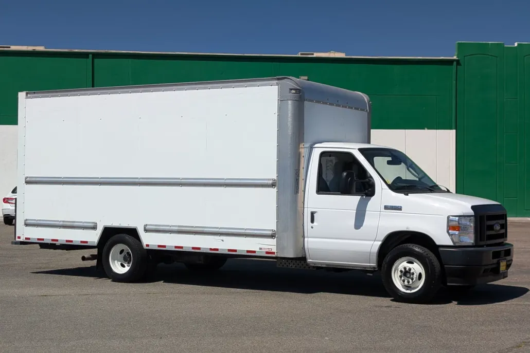 2022 Ford E-350 photo 1