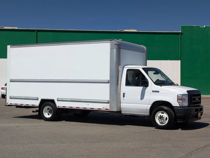 2022 Ford E-350 photo 1