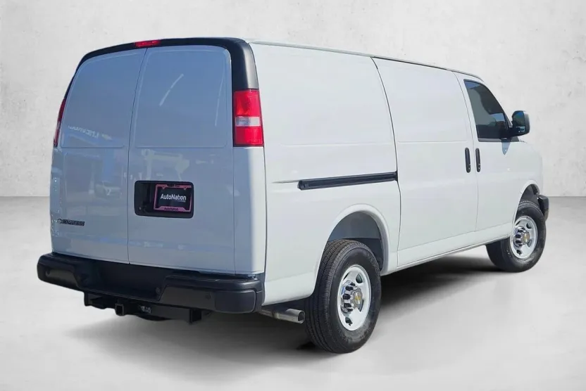 2025 Chevrolet Express Cargo 2500 Base photo 1