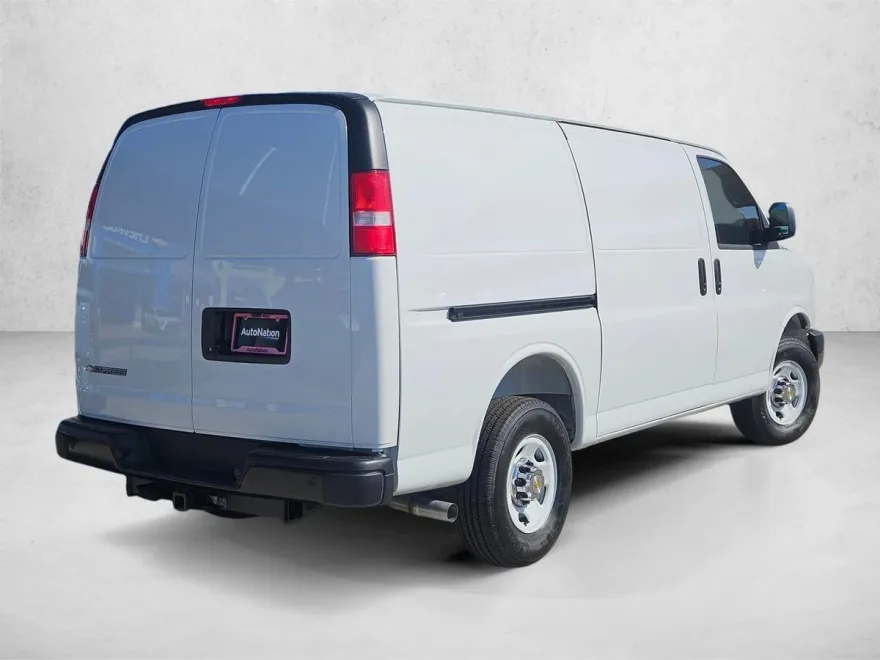 2025 Chevrolet Express Cargo 2500 Base photo 1