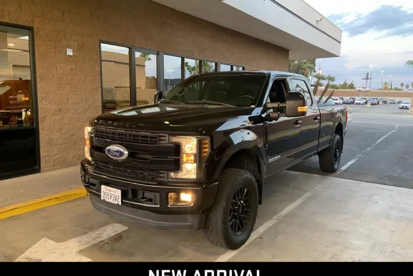 2019 Ford F-350 Lariat photo 1