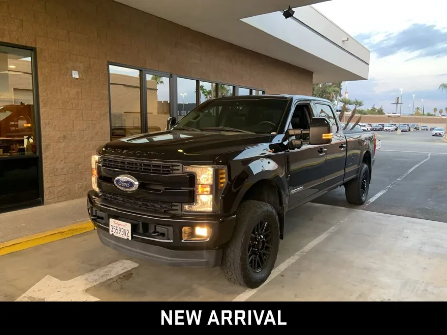 2019 Ford F-350 Lariat photo 1