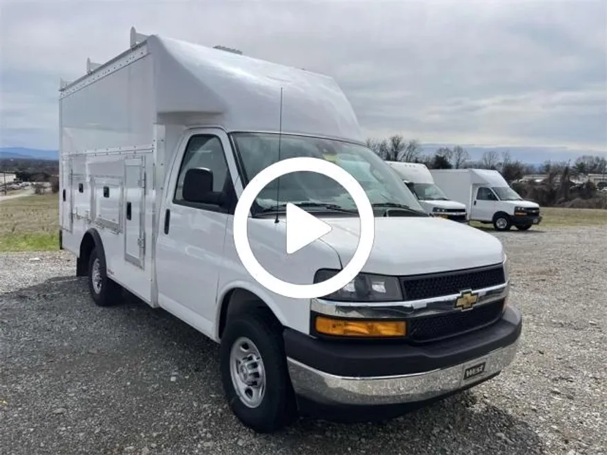 2025 Chevrolet Express Cutaway 3500 photo 1