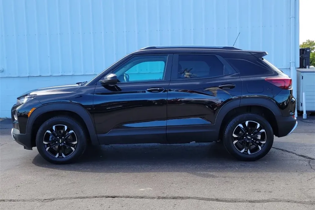 2023 Chevrolet Trailblazer LT photo 1