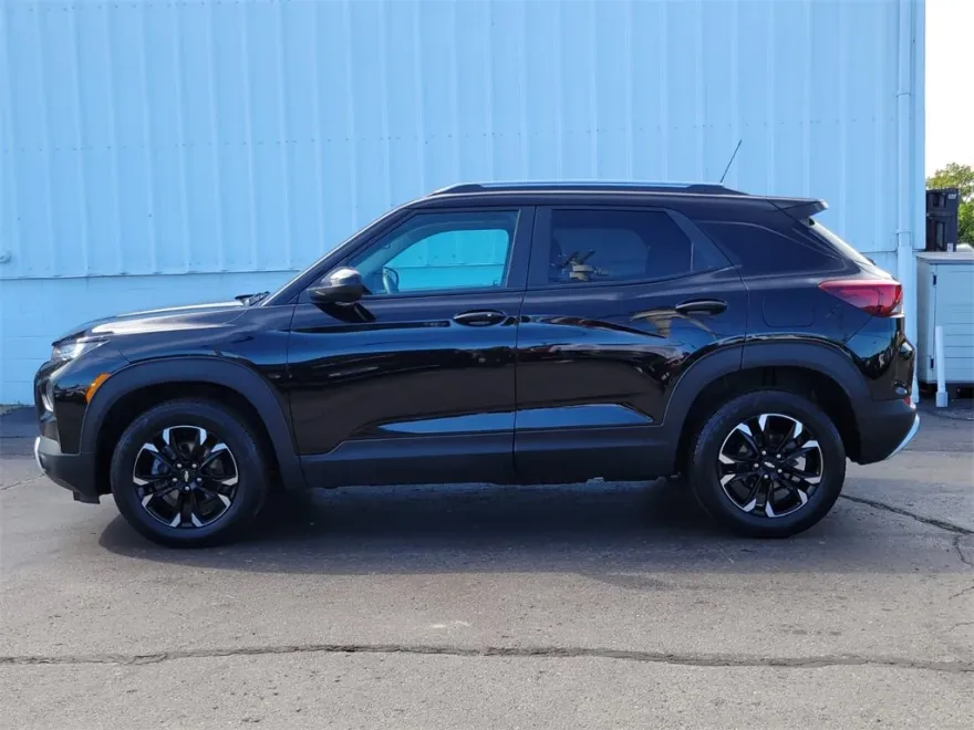 2023 Chevrolet Trailblazer LT photo 1