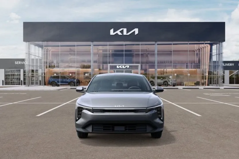 2025 Kia K4 LXS photo 1