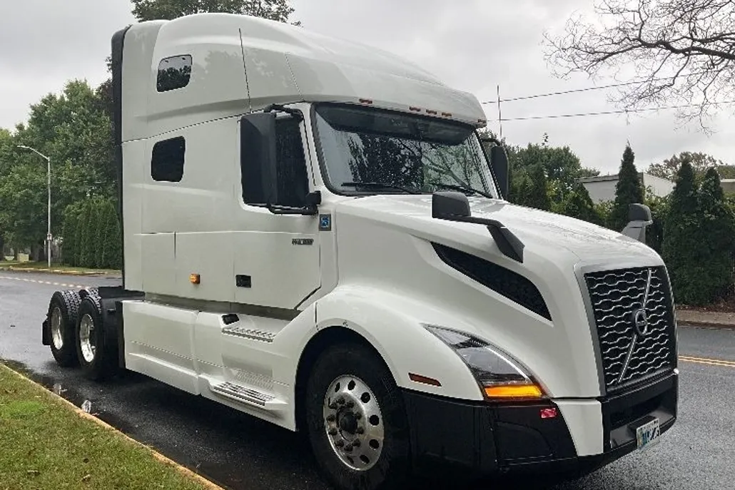 2022 Volvo Truck VNL photo 1
