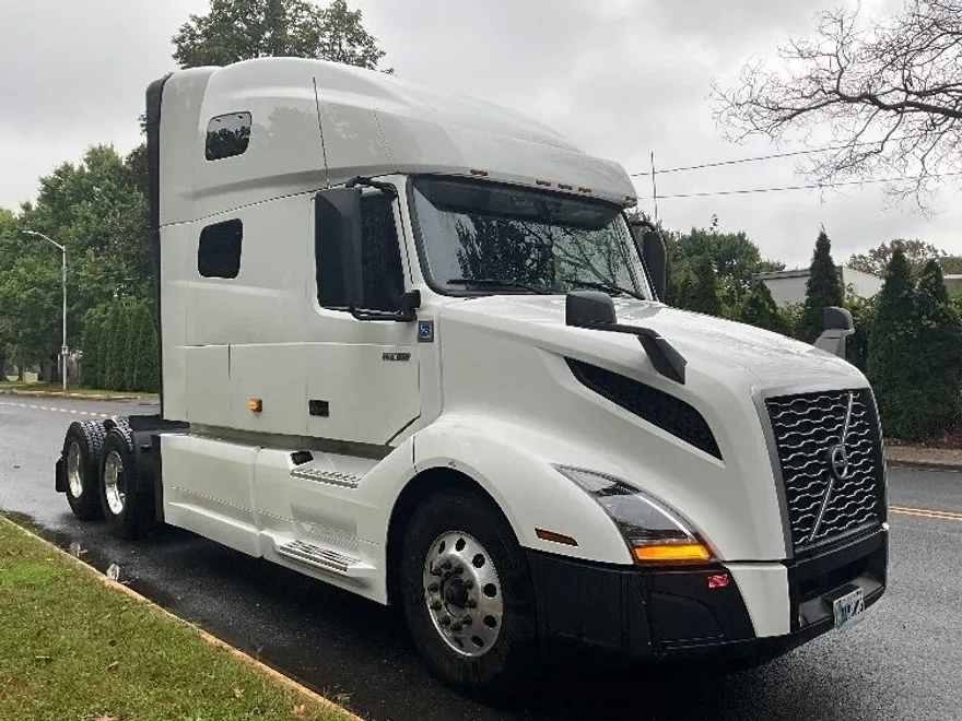 2022 Volvo Truck VNL photo 1