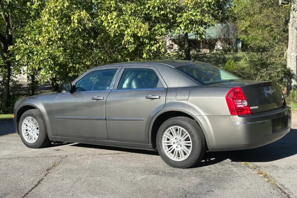 2009 Chrysler 300 Touring photo 1