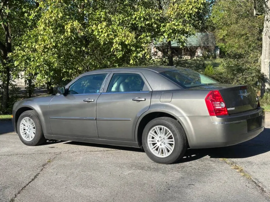 2009 Chrysler 300 Touring photo 1