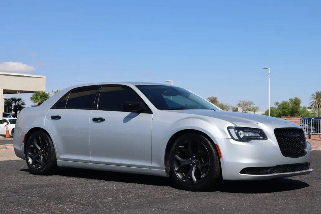 2022 Chrysler 300 Touring photo 1