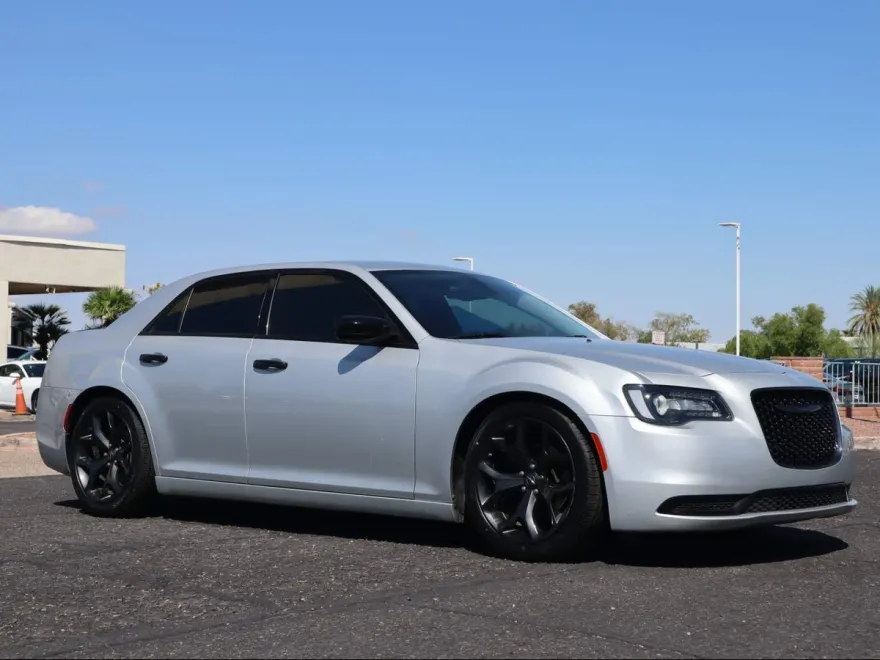 2022 Chrysler 300 Touring photo 1