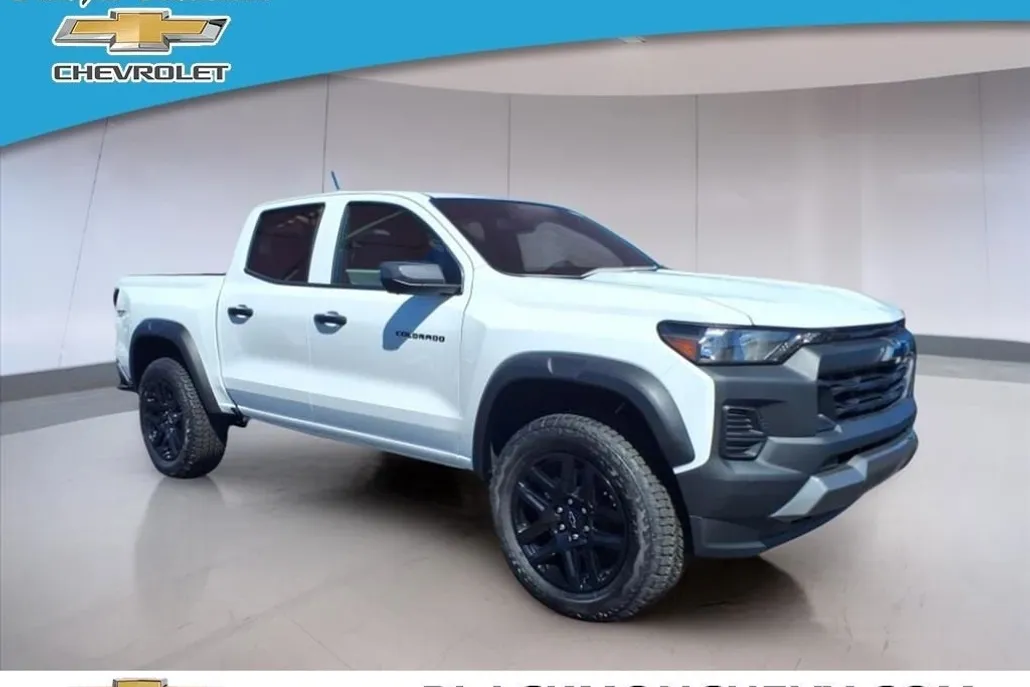 2025 Chevrolet Colorado Trail Boss photo 1