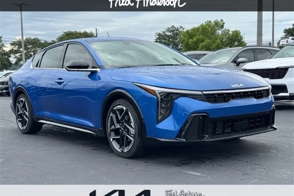 2025 Kia K4 GT-Line photo 1