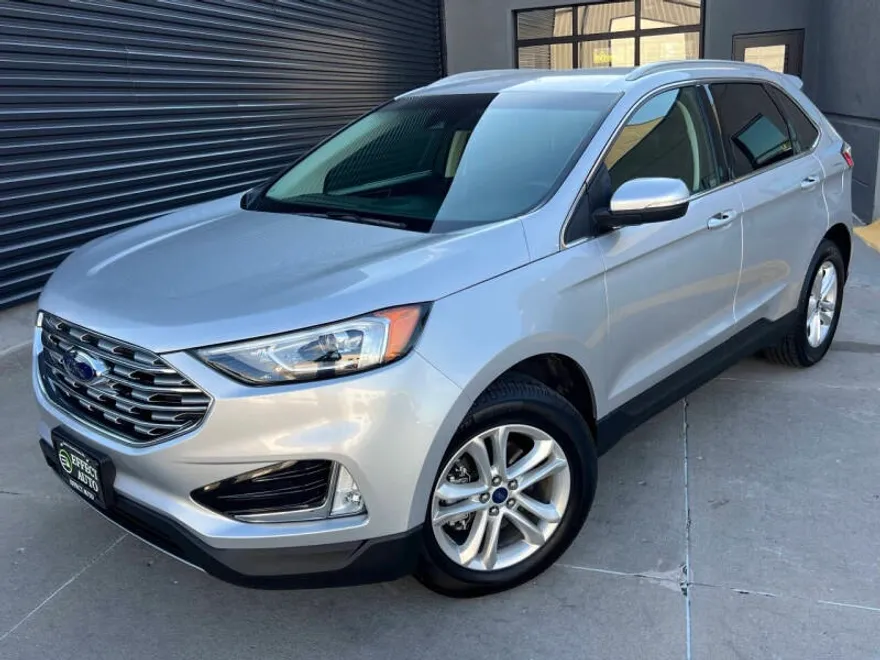 2019 Ford Edge SEL photo 1